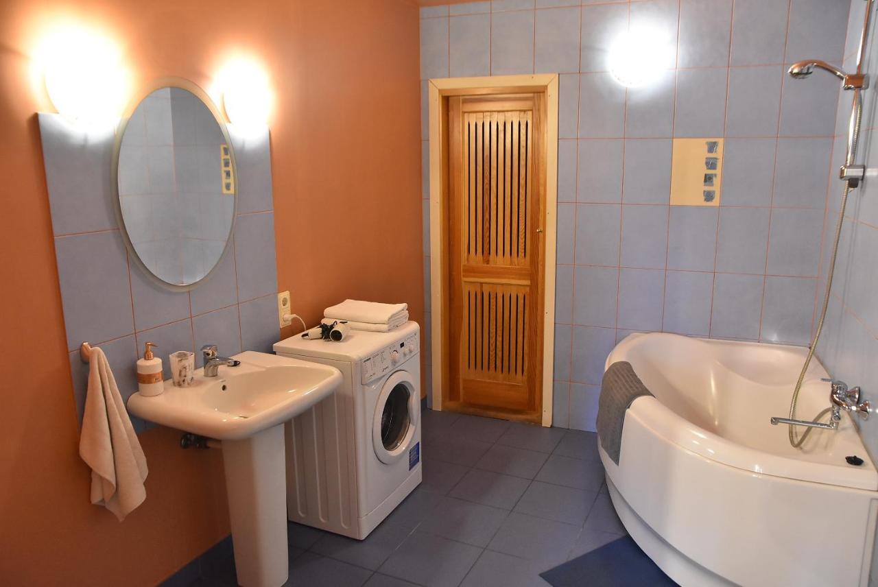 Uliha Apartamenti Liepaja Luaran gambar